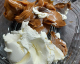 Foto del paso 4 de la receta: Chocotorta con crema y nueces 😋
