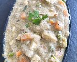 A picture of step 8 of Vegetable Paneer korma in white gravy.