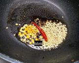 A picture of step 3 of Fried Bhindi Masala.