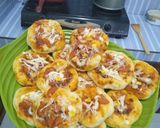 Foto langkah ke 4 dari resep Pizza Mini.