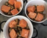 Une image de l'étape 9 de Cassolettes de saumon aux prunes, citron et champignons de Paris.