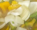 Hình bước làm 3 của món Gà xào ớt chuông