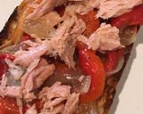 Foto del paso 4 de la receta Tostada de pan de cristal con escalivada y boníto en aceite