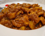 Foto del paso 5 de la receta: Pollo en salsa de tomate con patatas