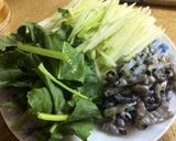 Hình bước làm 1 của món Su hào xào sâu đất