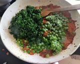 A picture of step 5 of Methi Malai matar.