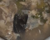 Foto langkah ke 1 dari resep Sup Bakso Enoki Ayam.