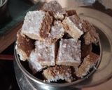 गुड़ आटे की चक्की(Gud aate ki chikki recipe in Hindi) रेसिपी चरण 4 फोटो