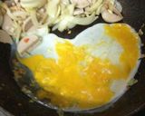 รูปขั้นตอนการทำที่ 2 ของ ข้าวผัดหมูยอ