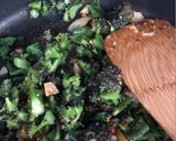 A picture of step 4 of Broccoli, chilli and garlic pasta.