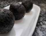Foto del paso 10 de la receta: Buñuelos de bacalao con tinta de calamar
