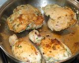 Foto del paso 2 de la receta: Trutros de pollo braseados con champiñones y cabernet