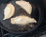 Foto del paso 2 de la receta: Empanadas de carne fritas bien jugosas