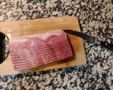 Foto del paso 4 de la receta: Empanada de hojaldre con bacon, cebolla, pimiento rojo, champiñones y nata para cocinar