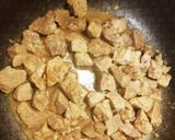 Foto del paso 2 de la receta: Cubos de cerdo especiados con papas, acelga y porotos colorados