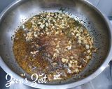 A picture of step 2 of Spaghetti Aglio E Olio with Yellow Cherry Tomatoes.