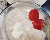 A picture of step 4 of Strawberry Overnight Oats 🍓.