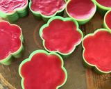 Foto langkah ke 5 dari resep Mawar Lapis Tepung Beras.