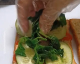 Foto langkah ke 2 dari resep Simply Spinach Toast.