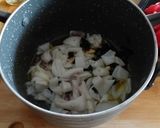 Foto del passaggio 3 della ricetta Calamari in umido con piselli e bruschette di pane