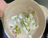 Hình bước làm 1 của món Cơm chiên ghẹ mix gia vị rắc rong biển