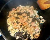 Foto del paso 2 de la receta: Tallarines con gambas, salmón y trufa