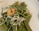 Foto del paso 4 de la receta: Judías con gulas y gambas en Monsieur Cuisine