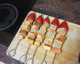 Foto del paso 1 de la receta: Brochetas de papaya, bizcocho integral y fresas