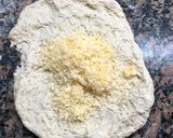 Foto del paso 3 de la receta: Pancitos saborizados con queso, cebolla y especias