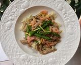 Foto del passaggio 4 della ricetta Penne di farro con pesto di pistacchi, asparagi e salmone affumicato