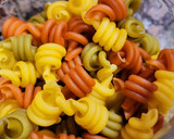 Foto del paso 1 de la receta: Ensalada de pasta con piña, atún y más ingredientes