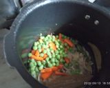 A picture of step 4 of Masoor veg pulao.