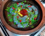 Foto del paso 2 de la receta: Langostinos con ajos, perejil y pulpa de pimientos choriceros