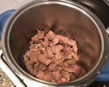 Foto del paso 3 de la receta: Carne de pierna de cordero en salsa de tomate