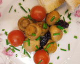 Foto del paso 3 de la receta: Champiñones a la miel con pasas y ron