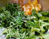 A picture of step 1 of Raw Mango-Mint Juice.