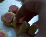 Foto langkah ke 8 dari resep Pizza Cutterpillar Bread.