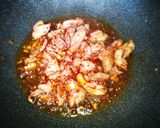 รูปขั้นตอนการทำที่ 2 ของ ข้าว(ผัด)หมูแดง