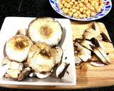 Foto del paso 2 de la receta Crema de patatas con champiñones y garbanzos
