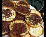 Foto langkah ke 6 dari resep Trial perdana Martabak Mini suksess,anak2 sukaa ^.^ empuk lembut.