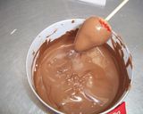 Foto del paso 3 de la receta: Ramo de fresas con chocolate