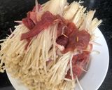 Hình bước làm 3 của món Bò cuộn nấm kim chi