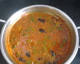 *வெங்காயம், வெண்டைக்காய், காரக் குழம்பு* (வத்தக் குழம்பு)(vendaikkai kara kulambu recipe in tamil) ரெசிபி ஸ்டேப் 8 புகைப்படம்