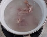 Foto langkah ke 1 dari resep Sup Tulang Ayam Wortel.