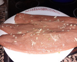Foto del paso 3 de la receta: Salmón con guarnición de ensalada y salsa de champiñones