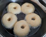 Foto langkah ke 6 dari resep Donat Tanpa Kentang Anti Gagal dan Empuk.