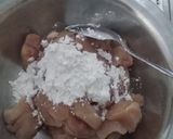 A picture of step 1 of Black pepper Chicken.