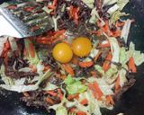 Foto langkah ke 4 dari resep Bihun Goreng Jamur Kuping.