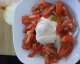 Foto del paso 3 de la receta: Ensalada de Burrata, aguacate, tomate y cebolla