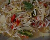 Foto langkah ke 3 dari resep Tumis Tauge Pedas Menggoyang Lidah.